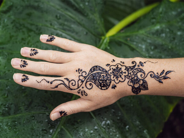 Top 6 Paisley Mehndi Designs For This Wedding Season