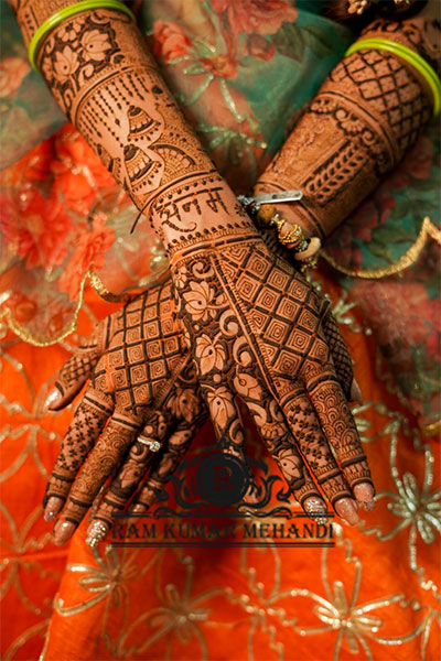 Mehndi design with a Checkered Pattern