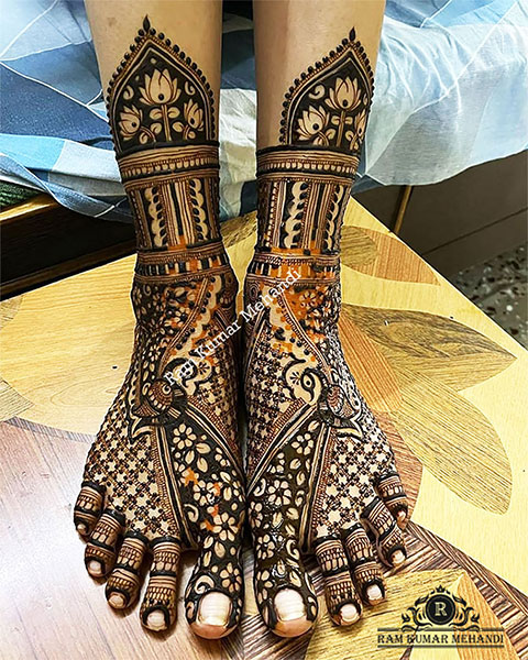 Jaali & Lotus Leg Mehndi Design