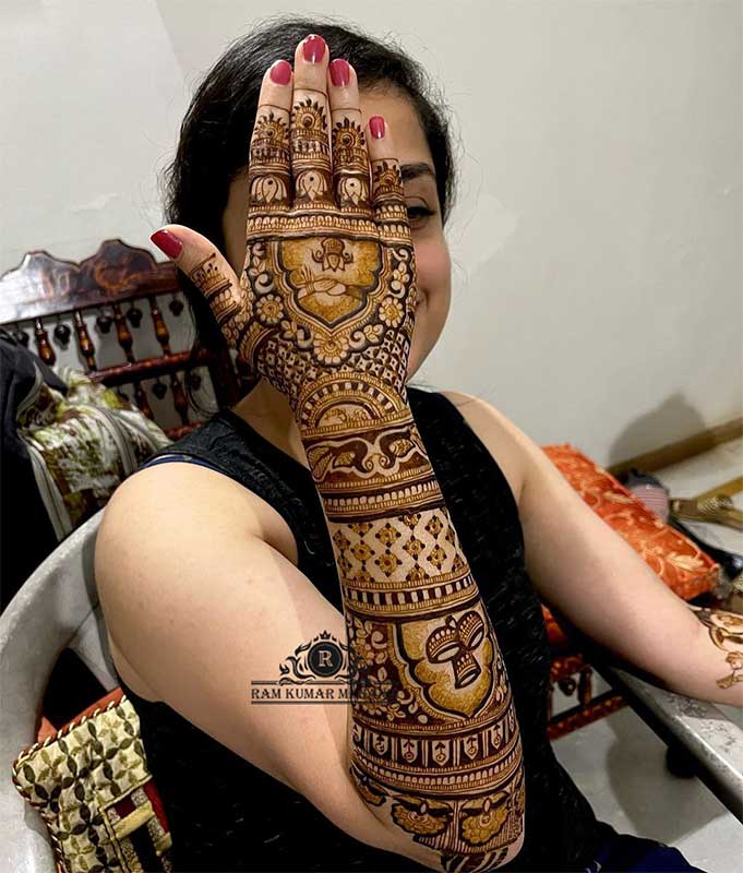 Simple mandala backhand mehndi designs, best backhand mehndi designs